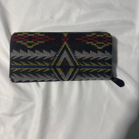 Nixon x Pendleton Midnight Eyes Bifold Wallet – Wool Exterior | Zip Closure - Picture 2 of 14